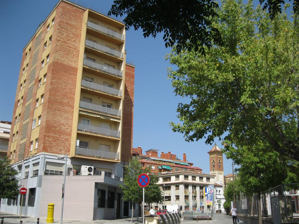 Els pisos buits del conegut com edifici de funcionaris tornen a protagonitzar el 'plenillo'