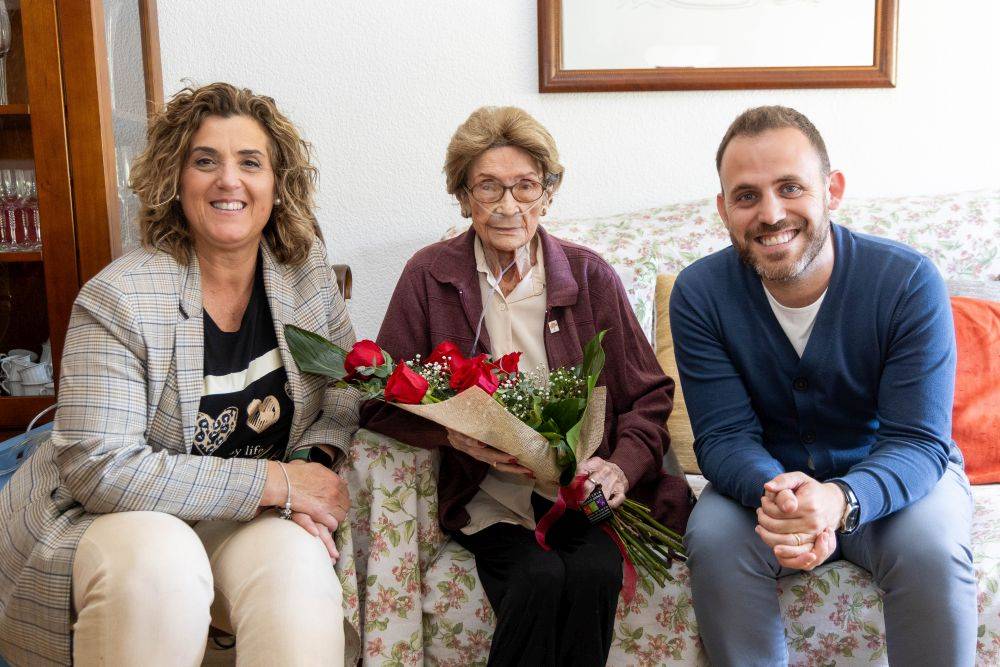 Homenatge a la centenària Josefa Iseres Vizcarri