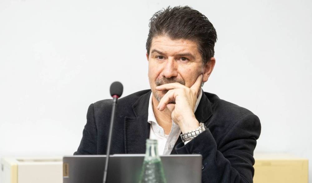VOX defensa mantenir el servei de transport escolar a l’Escola Bellaterra