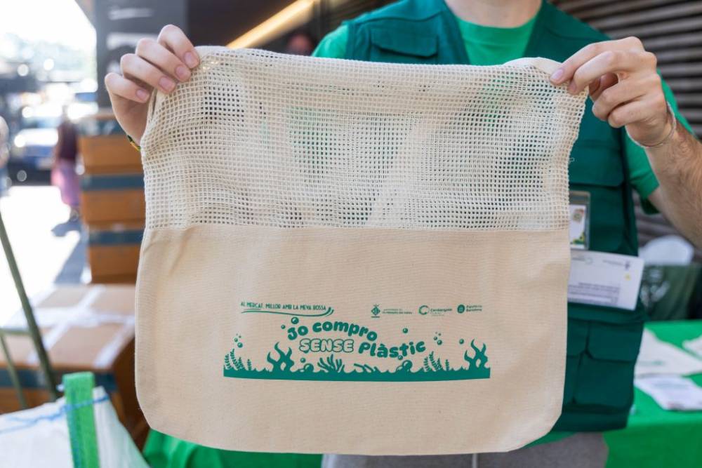 La campanya Fora Plàstic busca reduir l’ús de plàstics d’un sol ús als mercats