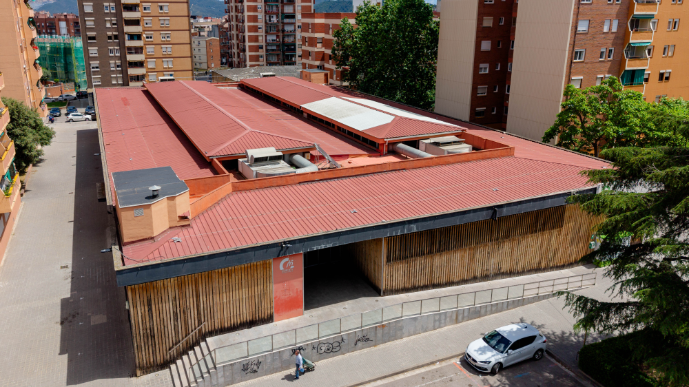 Comença la rehabilitació de la coberta del Mercat de Serraperera