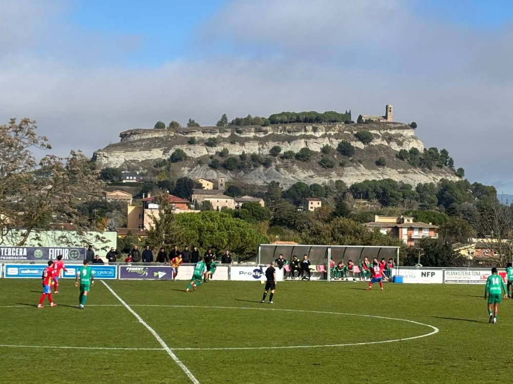 El Cerdanyola FC aconsegueix una victòria d’or davant la UE Tona (1-2)