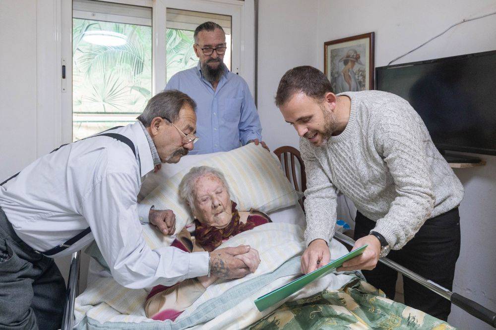 L'Ajuntament homenatja la centenària Elisa Capitán Hoyo