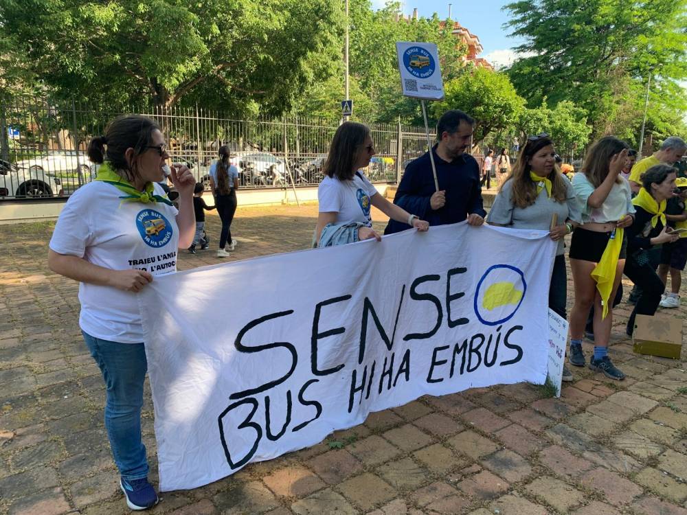 Les famílies de l’escola Bellaterra insisteixen en reclamar el bus escolar