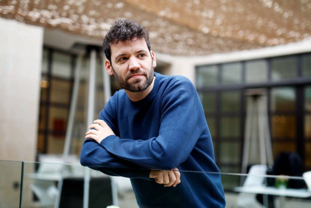 Arià Paco presenta avui 'Teoria del joc' al Cafè amb lletres