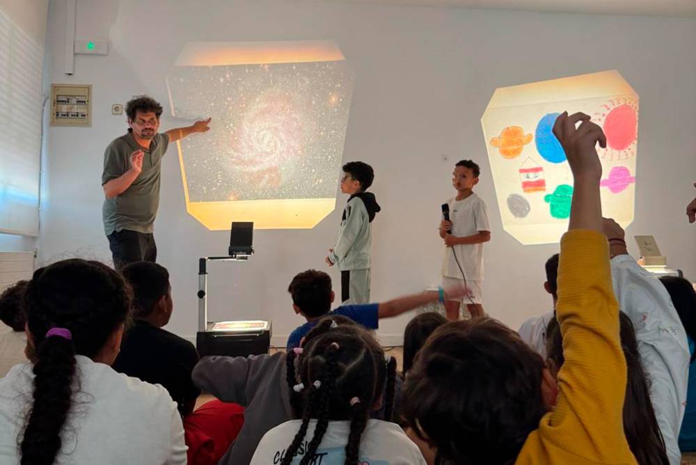 L'Escola Sant Martí i l'IFAE viatgen de la mà per l'univers per respondre què hi ha darrere del sol