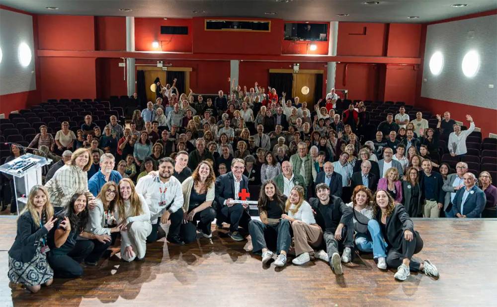La Creu Roja homenatja César Martínez per tota una vida dedicada a l'ONG