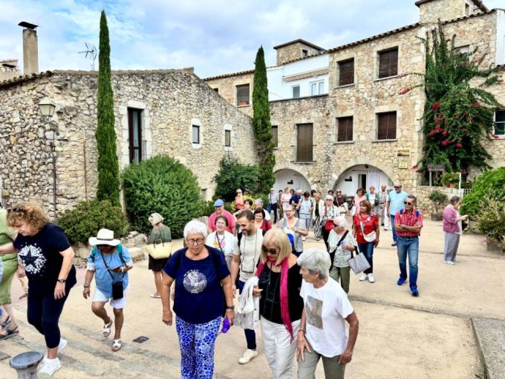 Continua el cicle de sortides culturals per a la gent gran amb una visita a Santes Creus