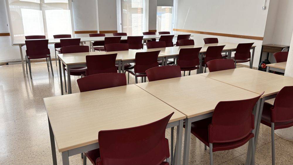 L’Ateneu habilita un espai temporal de lectura i estudi mentre la Biblioteca Central romangui tancada