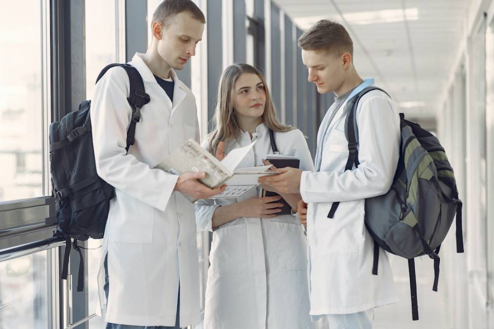 UAB i UB col·laboren en la formació conjunta d’estudiants de Medicina