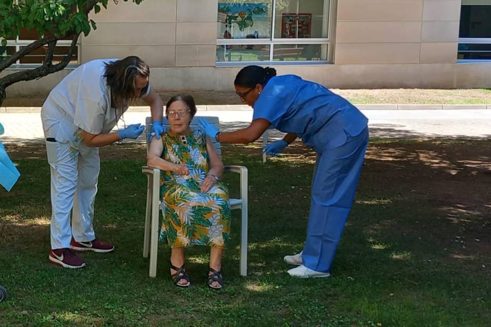 La vacunació contra la grip i la Covid comença a les residències de gent gran