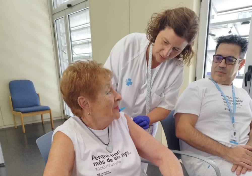 La vacunació contra la grip i la Covid s’avança amb les persones més vulnerables