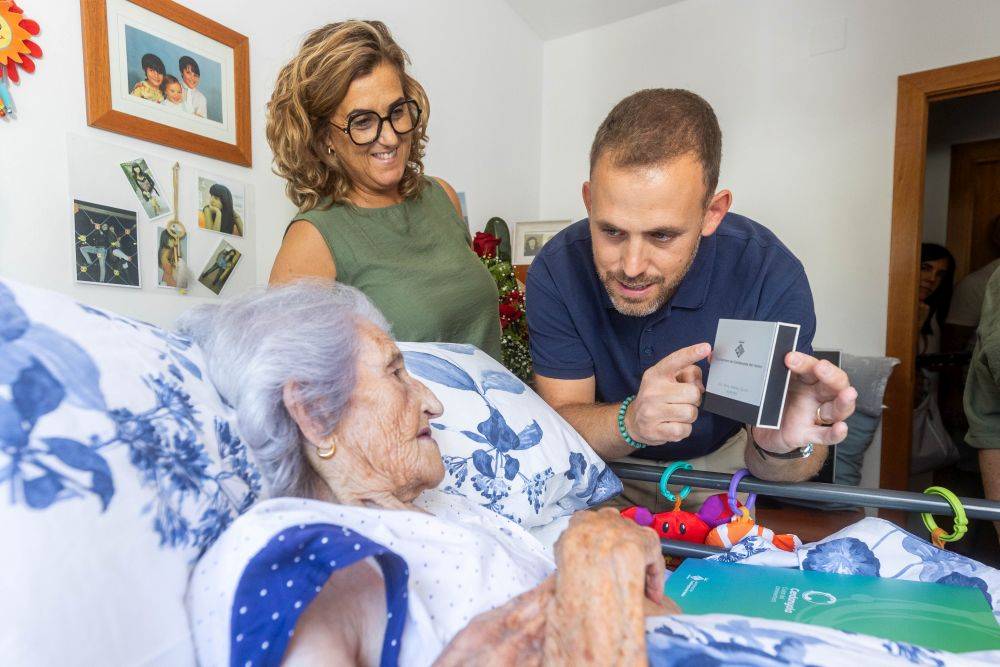 L'Ajuntament homenatja la centenària María Jiménez Garzón