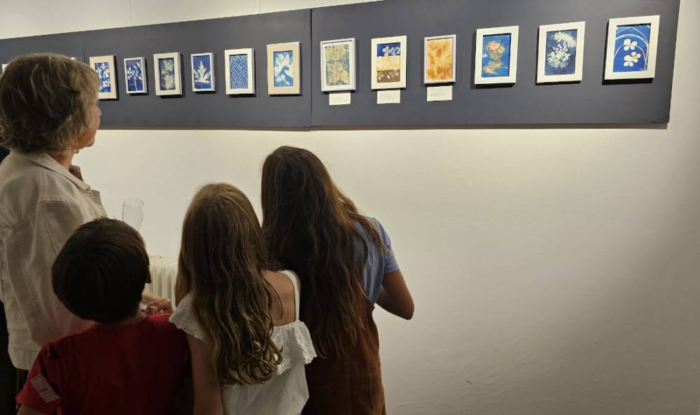 Artistes Plàstics que es capbussen en el blau profund de la cianotípia