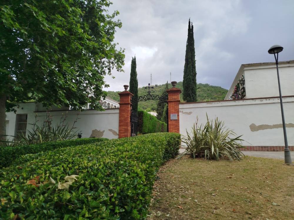 Visita a la fossa de Montcada, la més gran de la rereguarda de la Catalunya en guerra