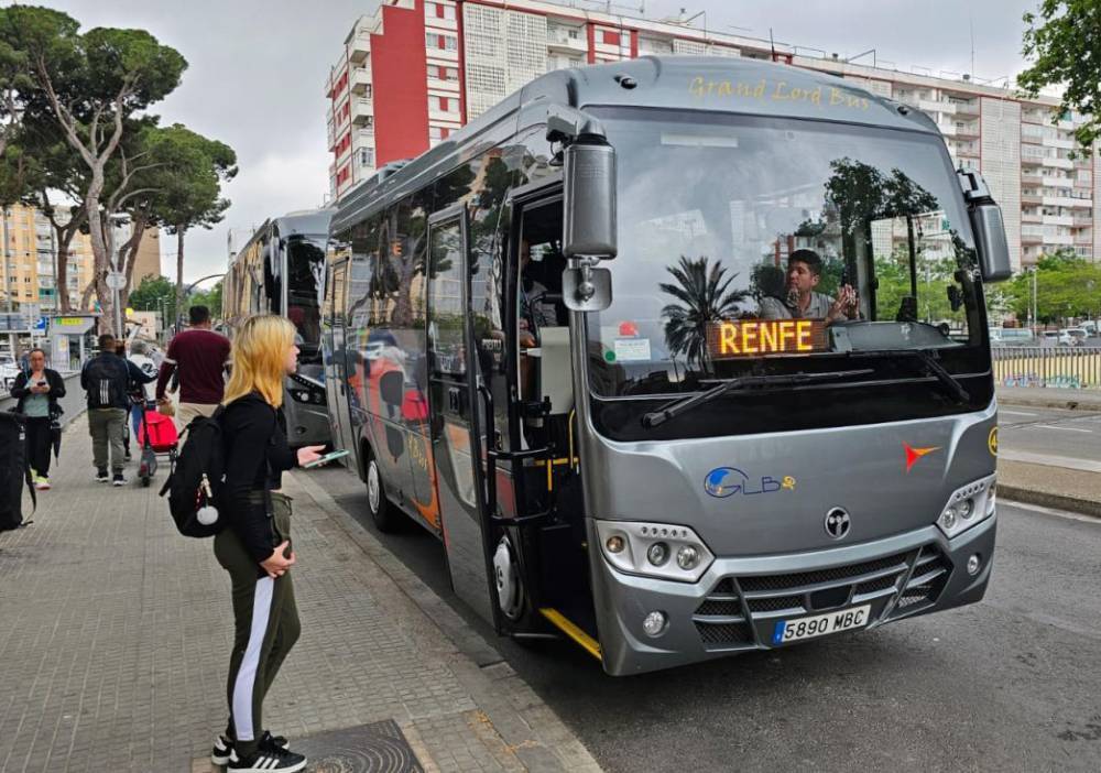 Renfe restableix el servei alternatiu per carretera de la línia R7 entre les dues estacions de Cerdanyola