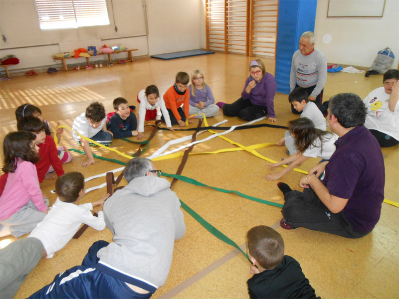 Comença el taller de ioga inclusiu a l'escola Xarau