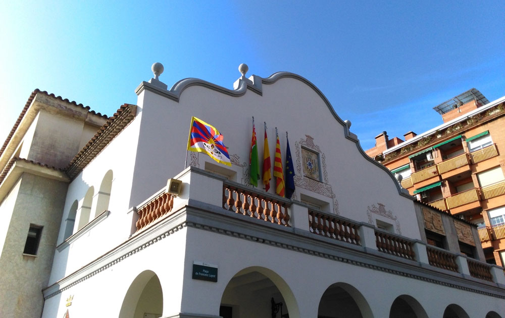 La bandera del Tibet oneja a Cerdanyola com a mostra de solidaritat