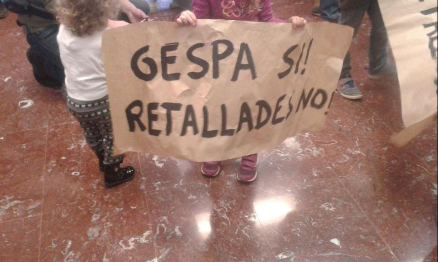 Nova protesta de les famílies de la Gespa contra el tancament del centre