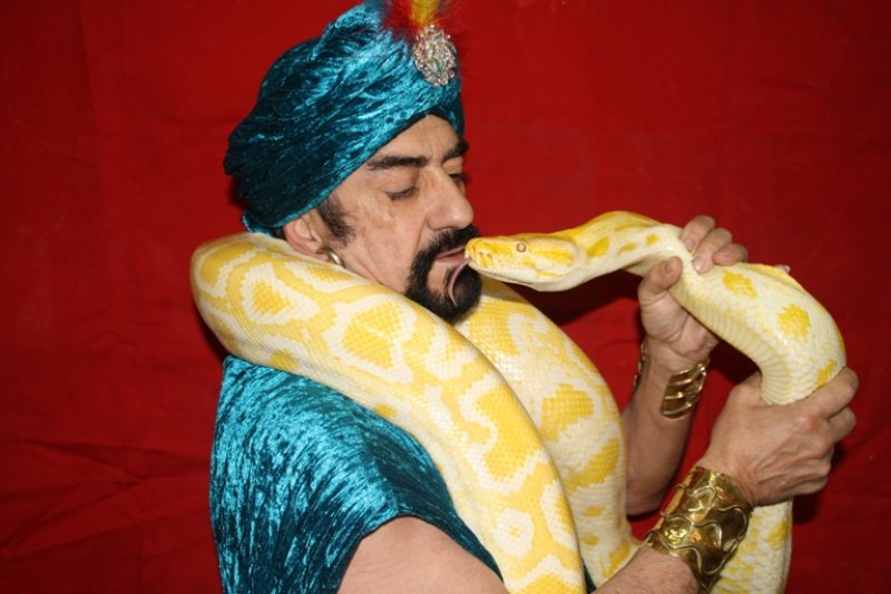 Màgia i fakirisme pel dilluns de Festa Major