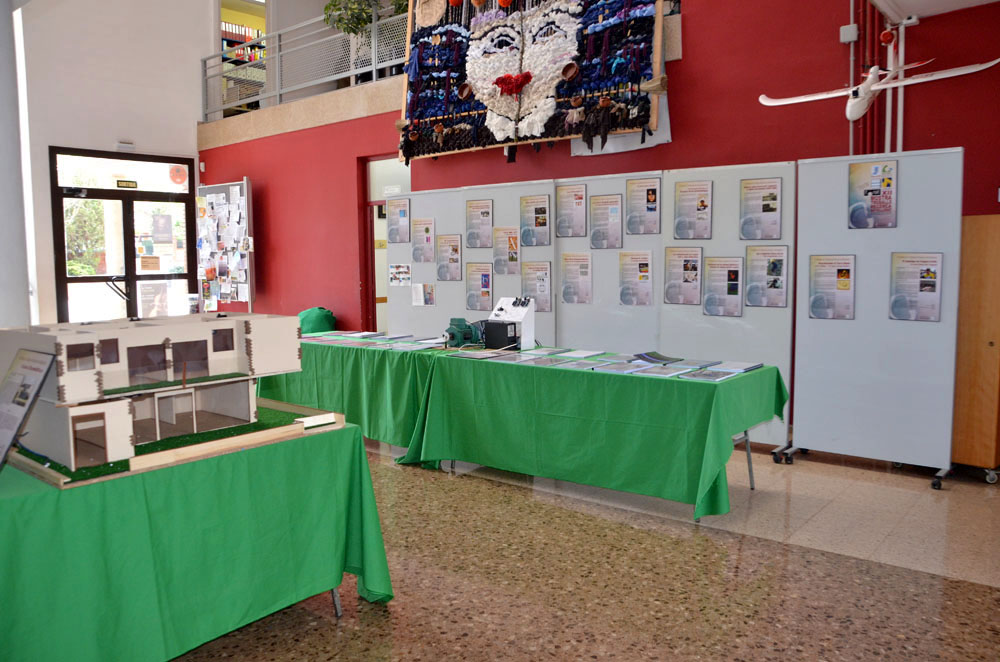 L'alumnat de batxillerat exposa la seva feina d'investigació a la Mostra de treballs de recerca
