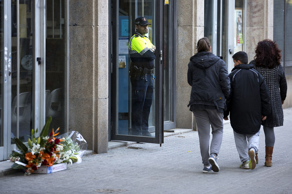 Les Universitats mostren solidaritat amb les víctimes de l'institut Joan Fuster de Barcelona