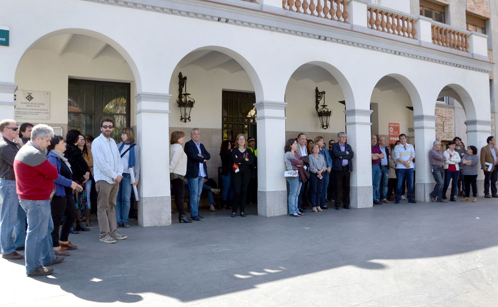 Cerdanyola mostra la commoció davant la tragèdia de l'institut Joan Fuster