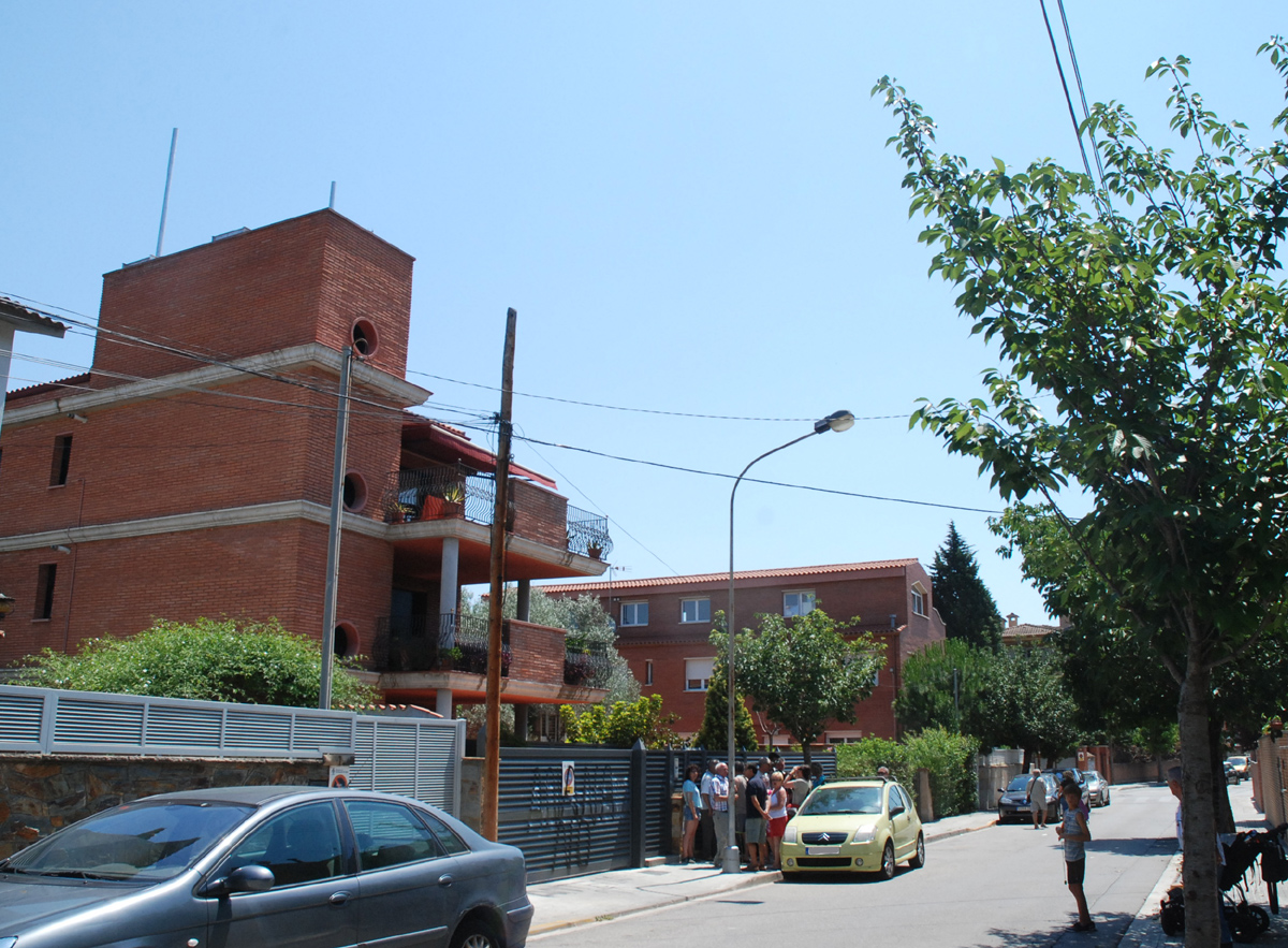 Paralitzada 'in extremis' la instal·lació de l'antena del carrer de Renaixement