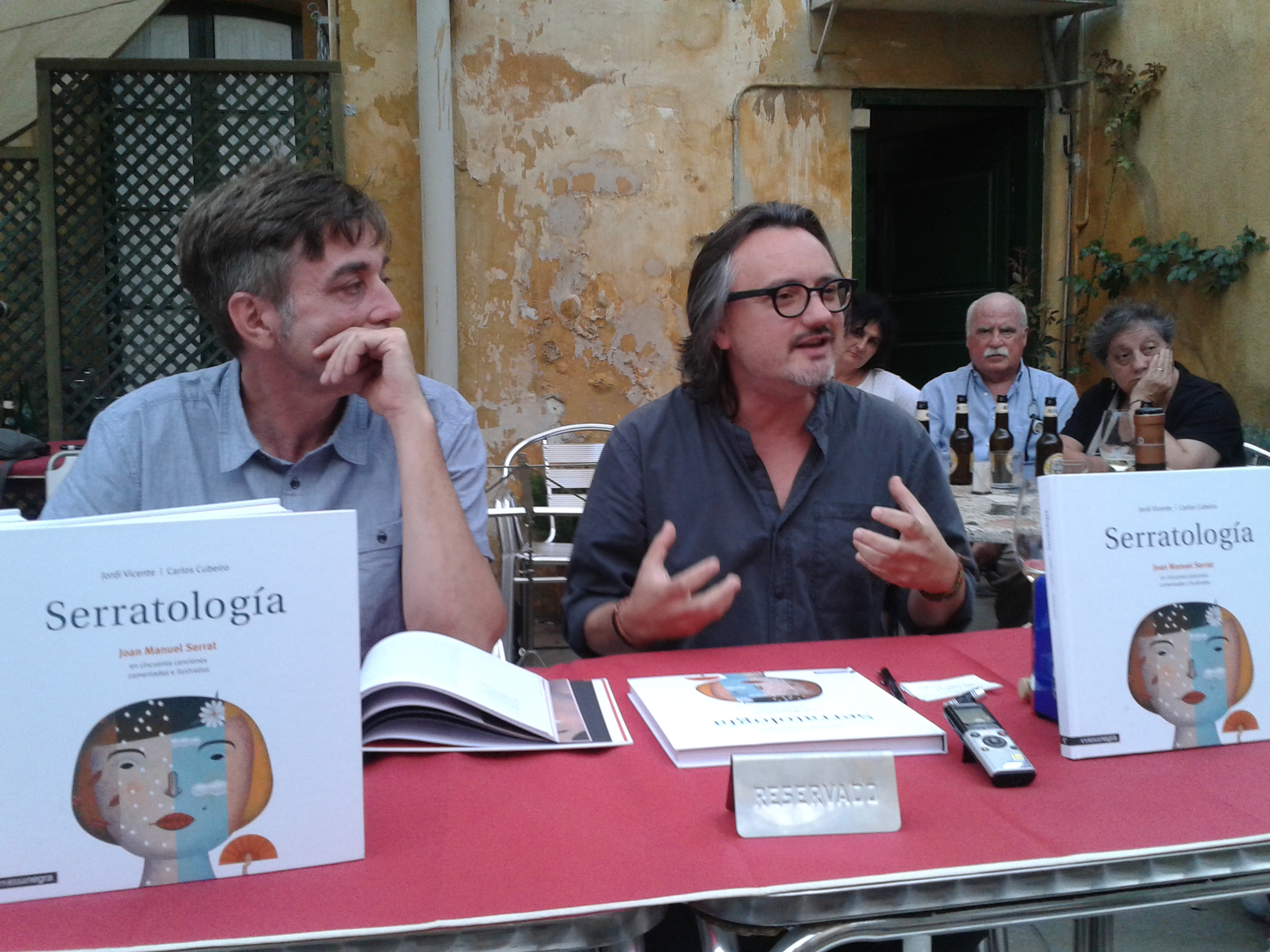 'Serratologia', un llibre que reconeix el valor literari de les cançons de Serrat