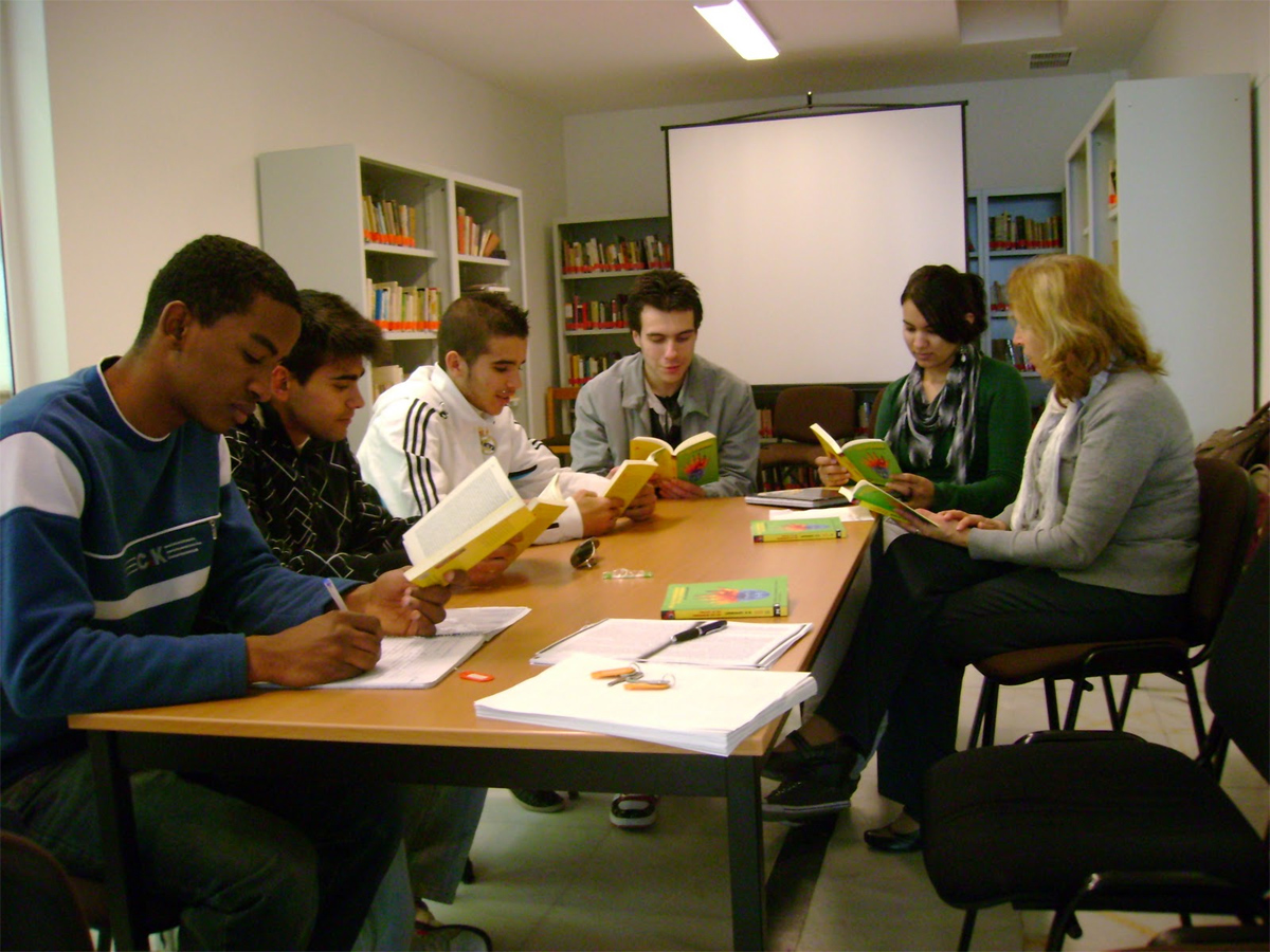 La Biblioteca Central obre les inscripcions per al Club de Lectura 2015 – 2016