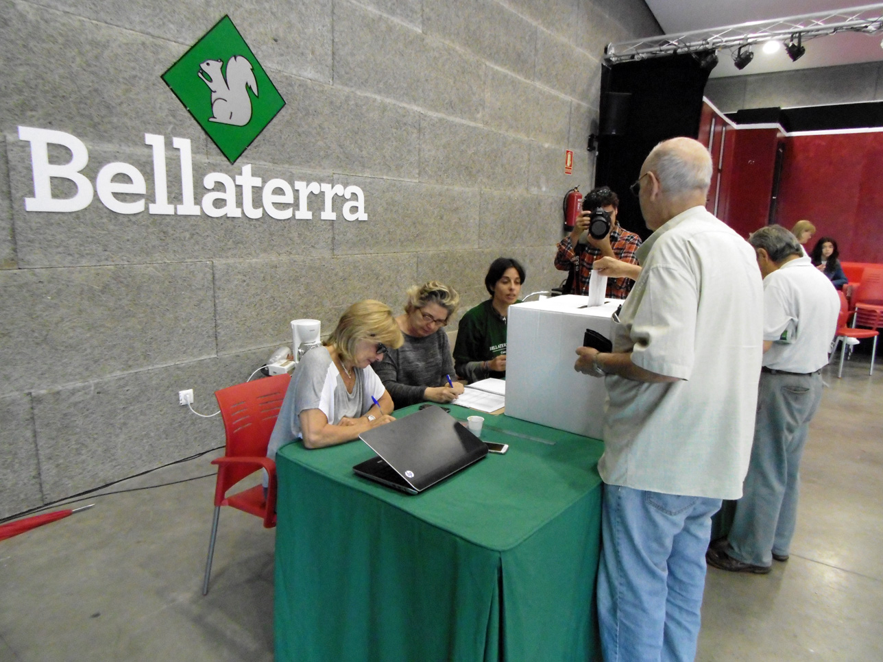 Bellaterra tanca avui quatre dies de votació sobre la seva independència