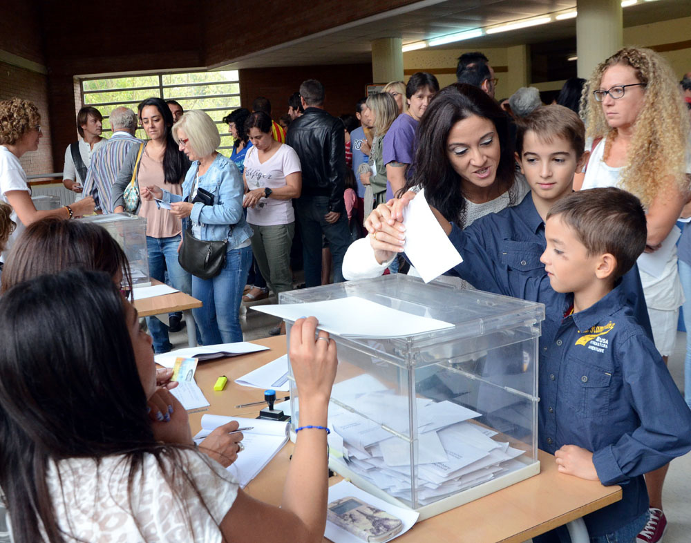 La participació a les 13 hores supera en quatre punts la del 2012