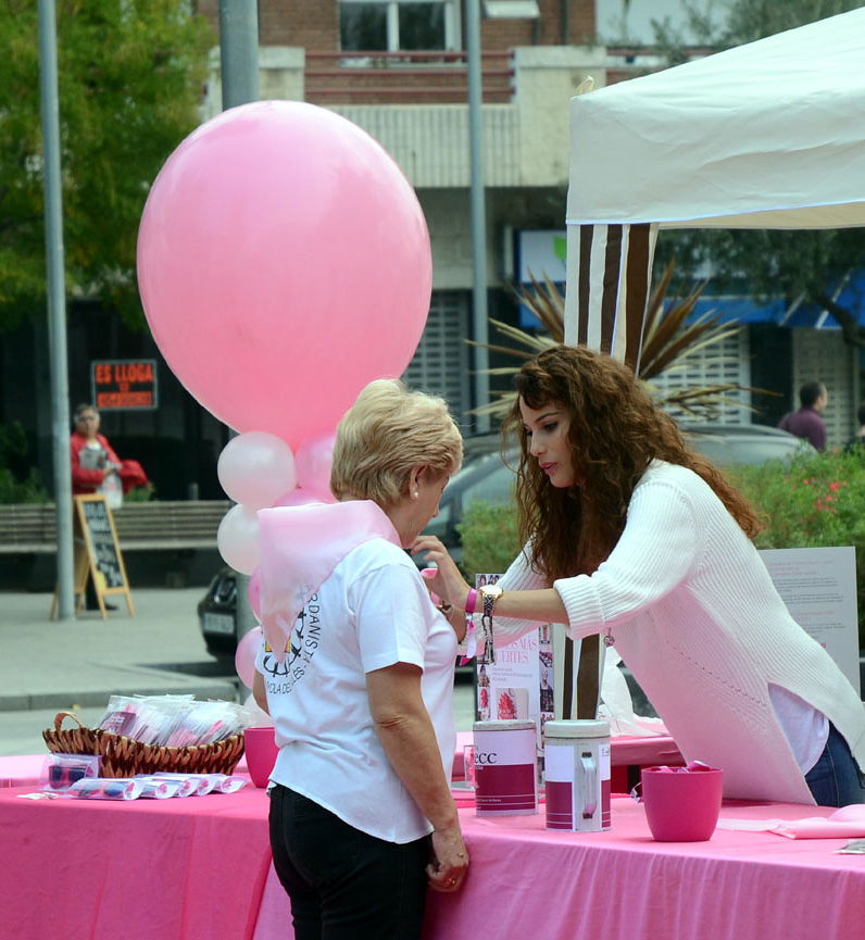 Crida a la prevenció per lluitar contra el càncer de mama, que patiran 1 de cada 8 dones