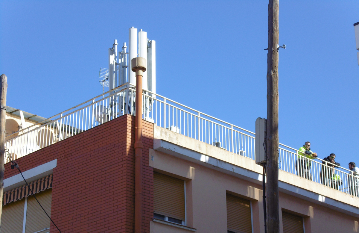 L'Ajuntament paralitza l'activació de l'antena de telefonia mòbil del Turonet