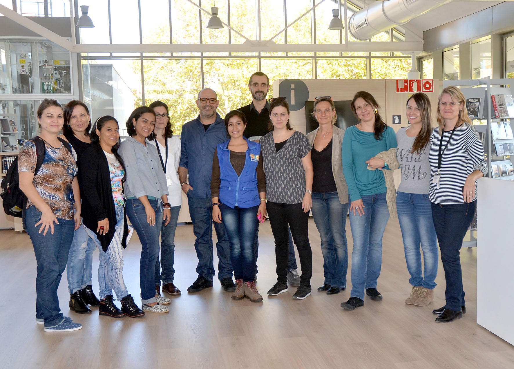Una delegació de bibliotecàries de Colòmbia visita la Biblioteca Central de Cerdanyola