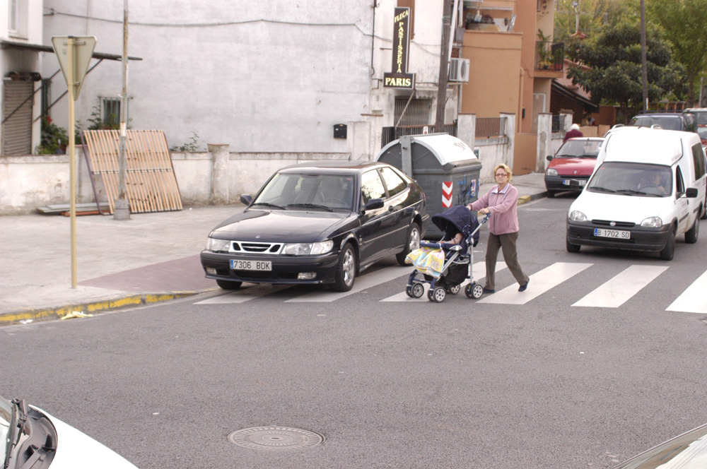 Obres de reparació a algunes voreres de Serraperera