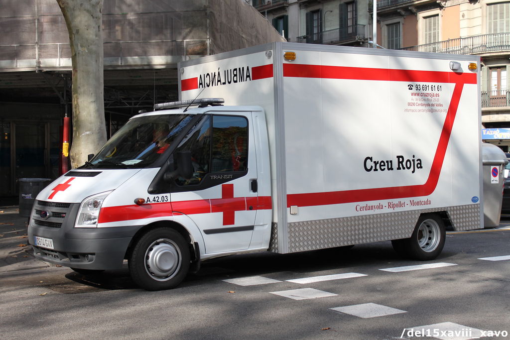 Creu Roja ofereix servei d'acompanyament a persones amb mobilitat reduïda el 20D