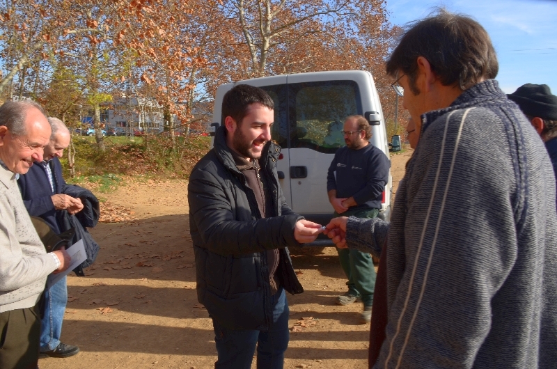 L'Ajuntament lliura les claus dels horts socials municipals als adjudicataris