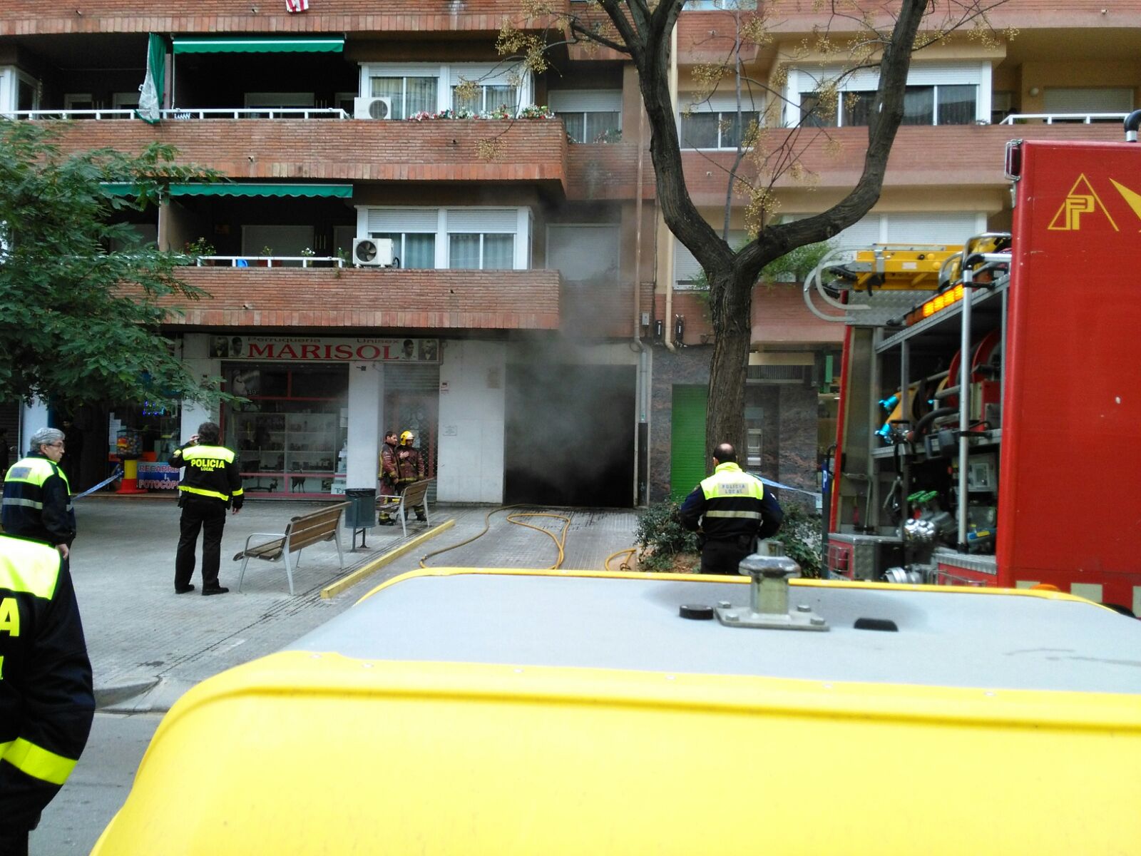 Carbonitzat un vehicle en un incendi en un aparcament del carrer del Torrent