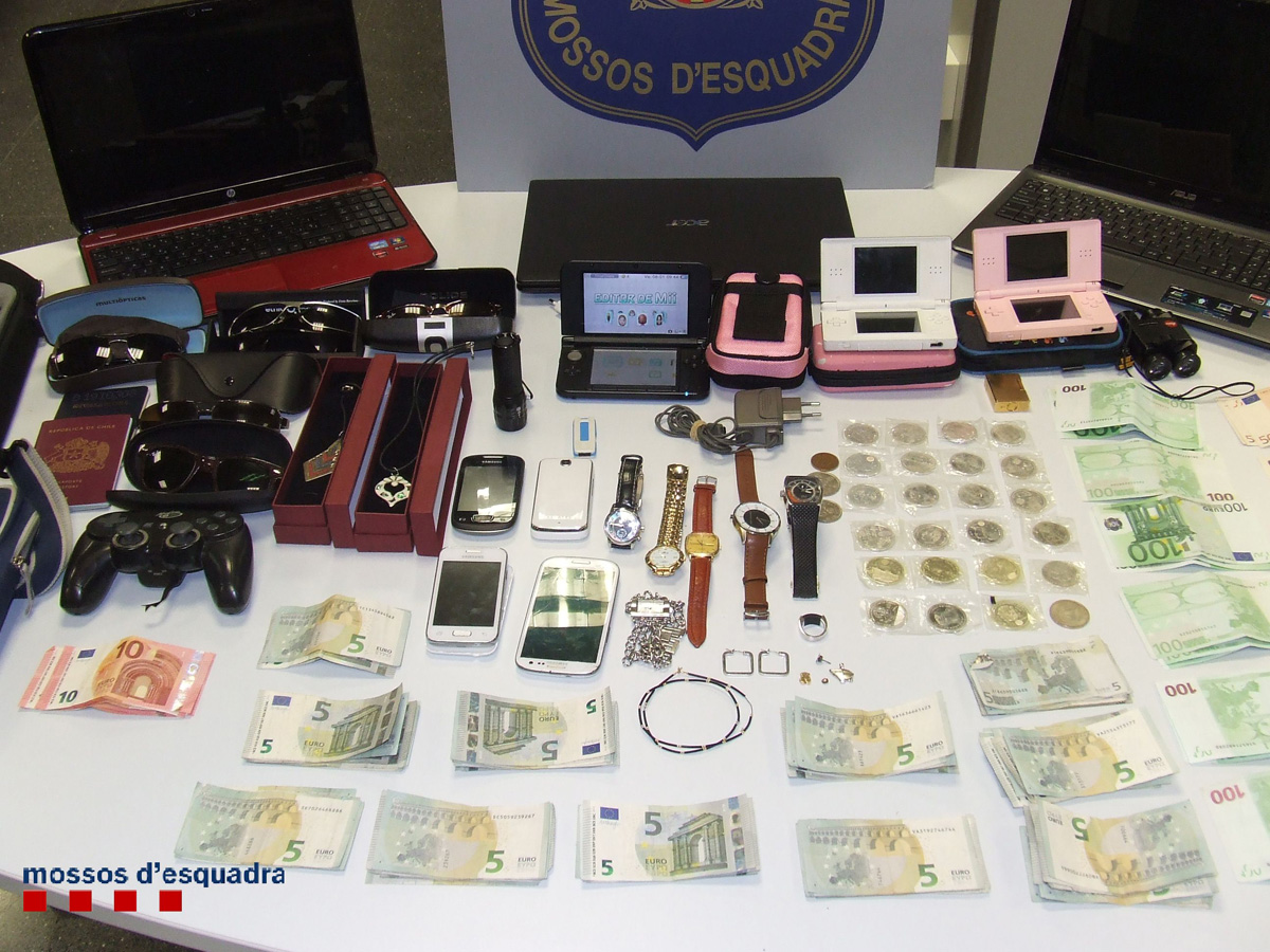 Detinguda a l'aeroport una parella de lladres temporers quan pretenien fugir