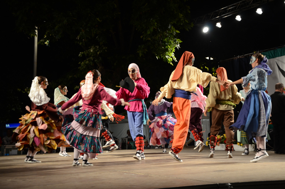 L'Esbart Dansaire de Sant Marçal recupera danses tradicionals al seu nou espectacle "Danses d'ahir, avui".