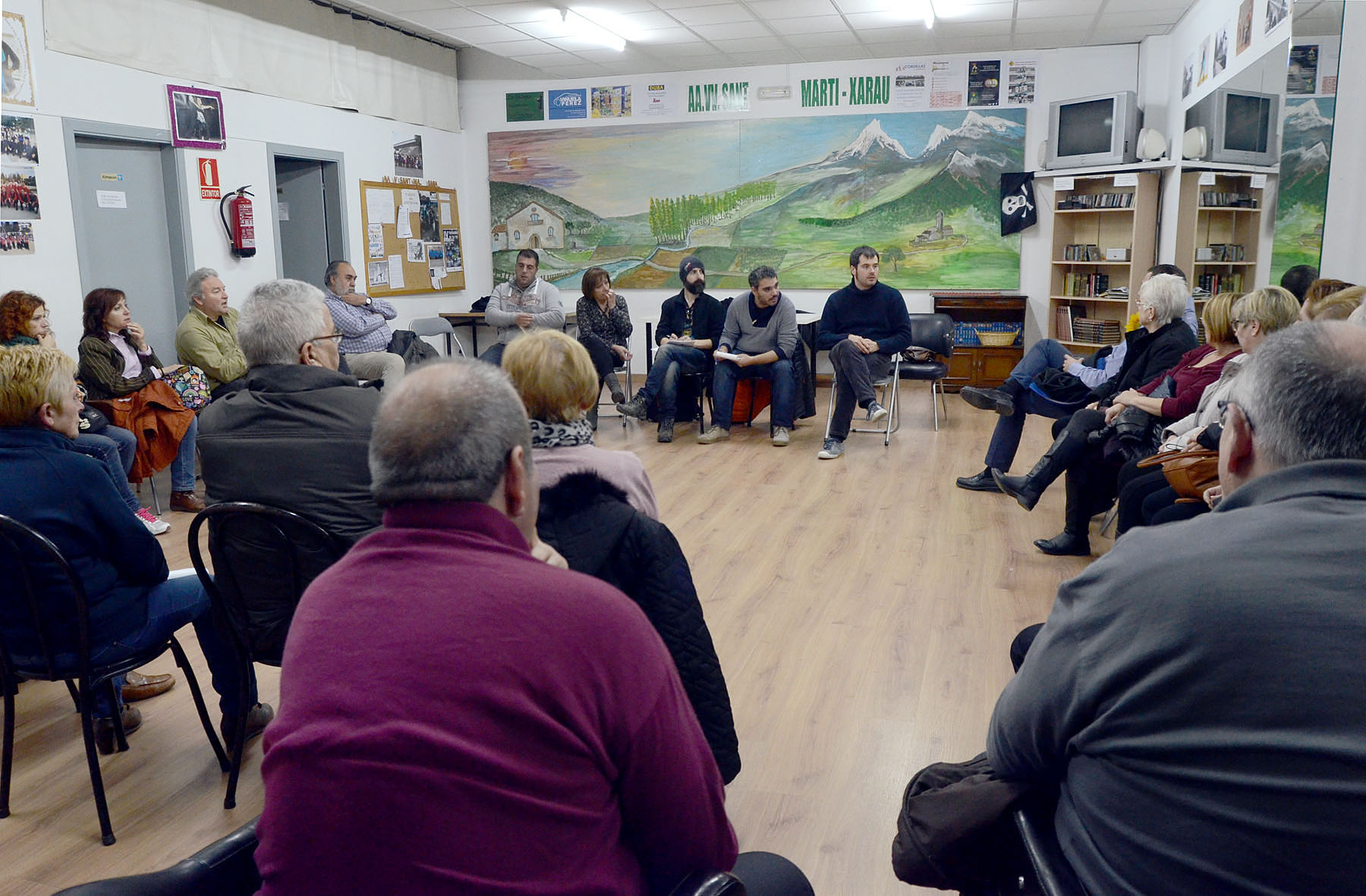 Els veïns del Sot de Can Xarau exposen els problemes i reivindicacions al govern