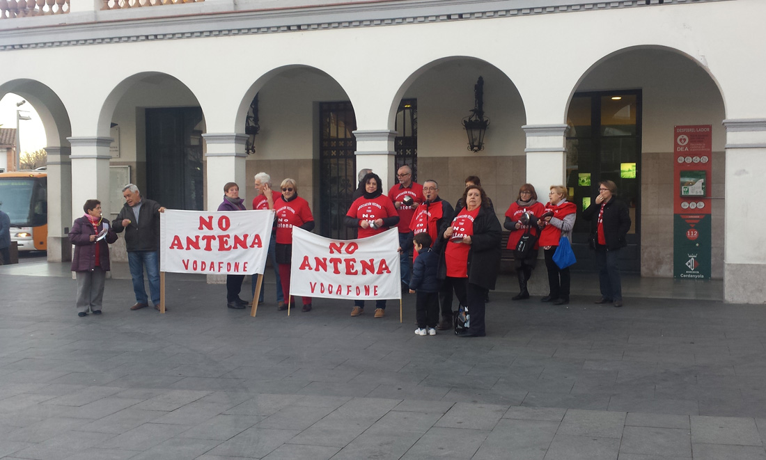 Els veïns del Turonet mantenen la protesta i la preocupació per l'antena de telefonia mòbil