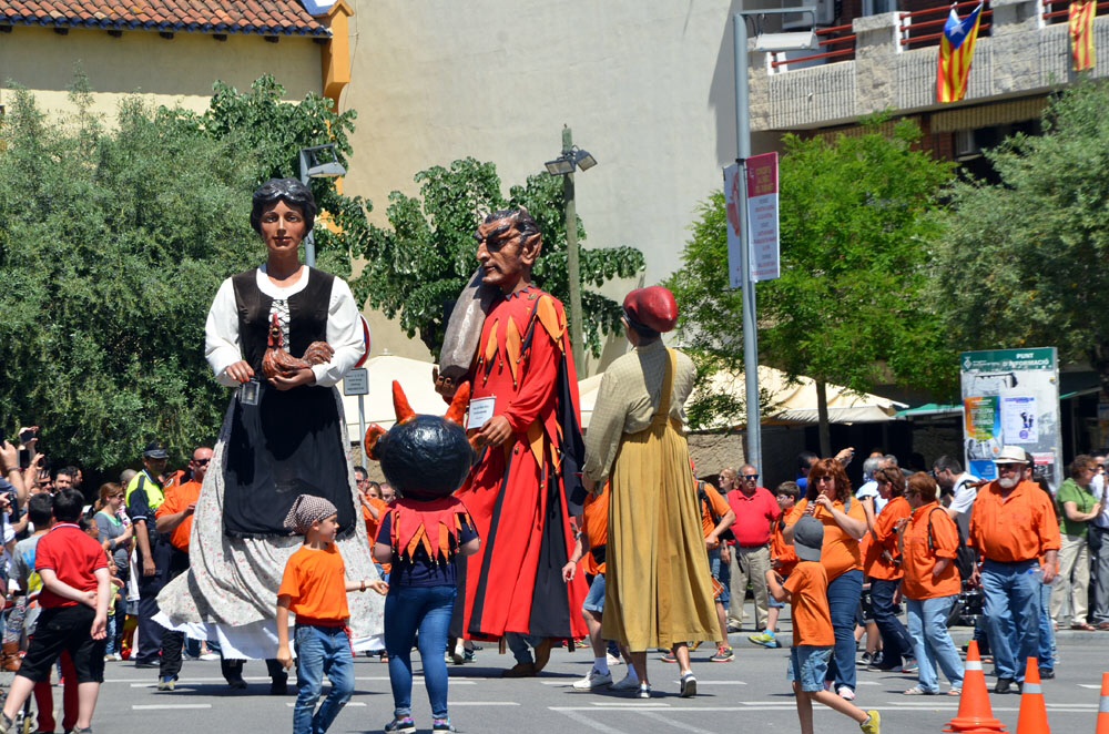 Convocat el concurs del cartell de la Festa Major del Roser de Maig 2016