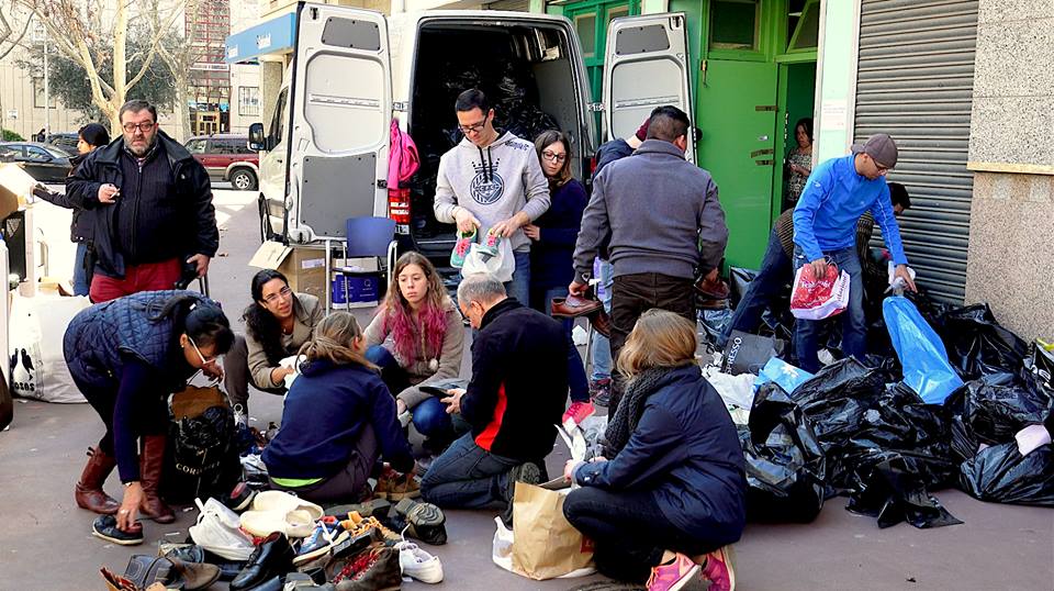 El Rebost Solidari de Cerdanyola desbordat per la recollida de material per als refugiats