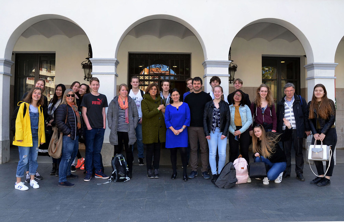 Recepció a estudiants i professors d’un institut d’Holanda
