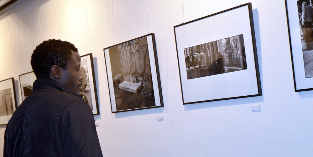 Una exposició mostra a l'Ateneu els ulls de la gent oblidada
