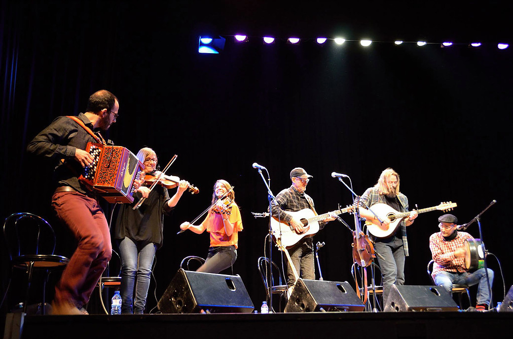 Nuala i Irish Corner celebren Saint Patrick amb un espectacle de fusió cultural a l'Ateneu