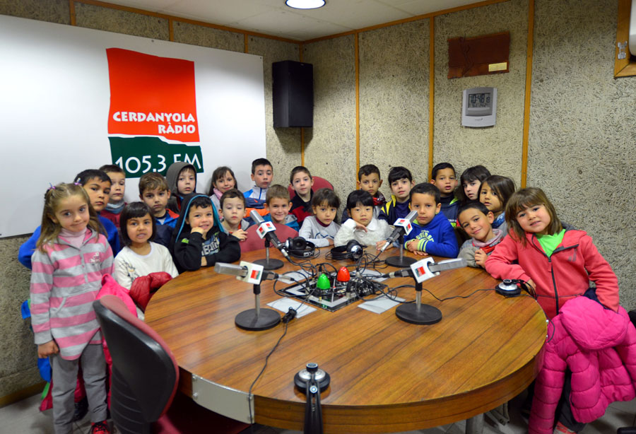 L'alumnat de P5 del Serraperera visita Cerdanyola Ràdio