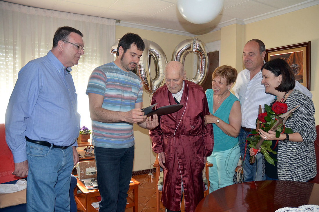 L'Ajuntament ha homenatjat al centenari Esteban Bru Parella